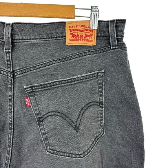 Levi’s Wedgie Straight Fit Jeans Plus Size 18W in Cut and Dry Black Distressed - Picture 9 of 16